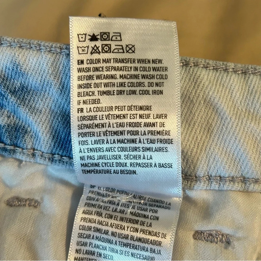 American Eagle Highest Rise Mom Short Acid Wash Shorts Women’s 2 Distressed Hem - Picture 8 of 11
